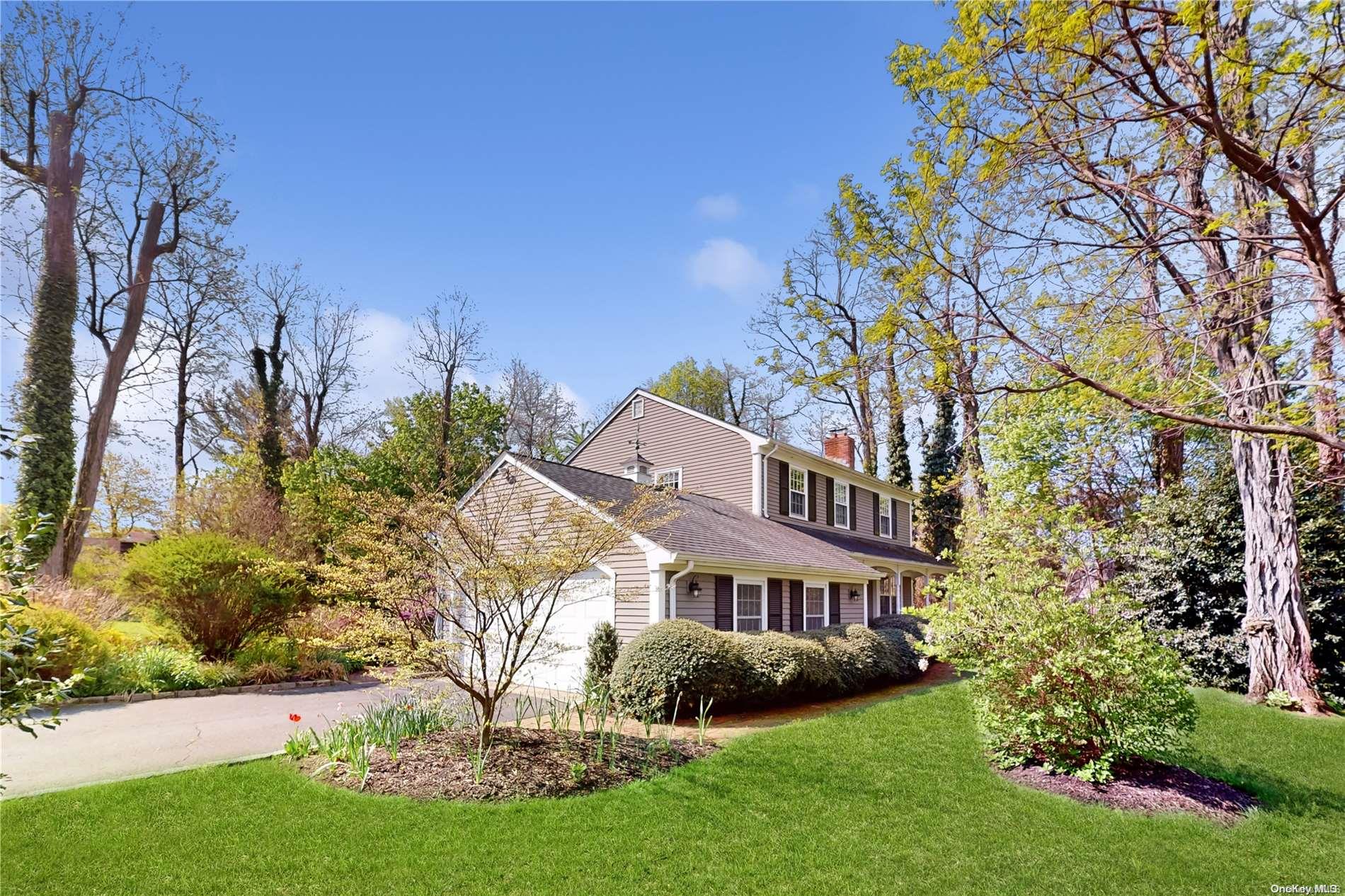 18 Woodhull Road, East Setauket, NY 11733