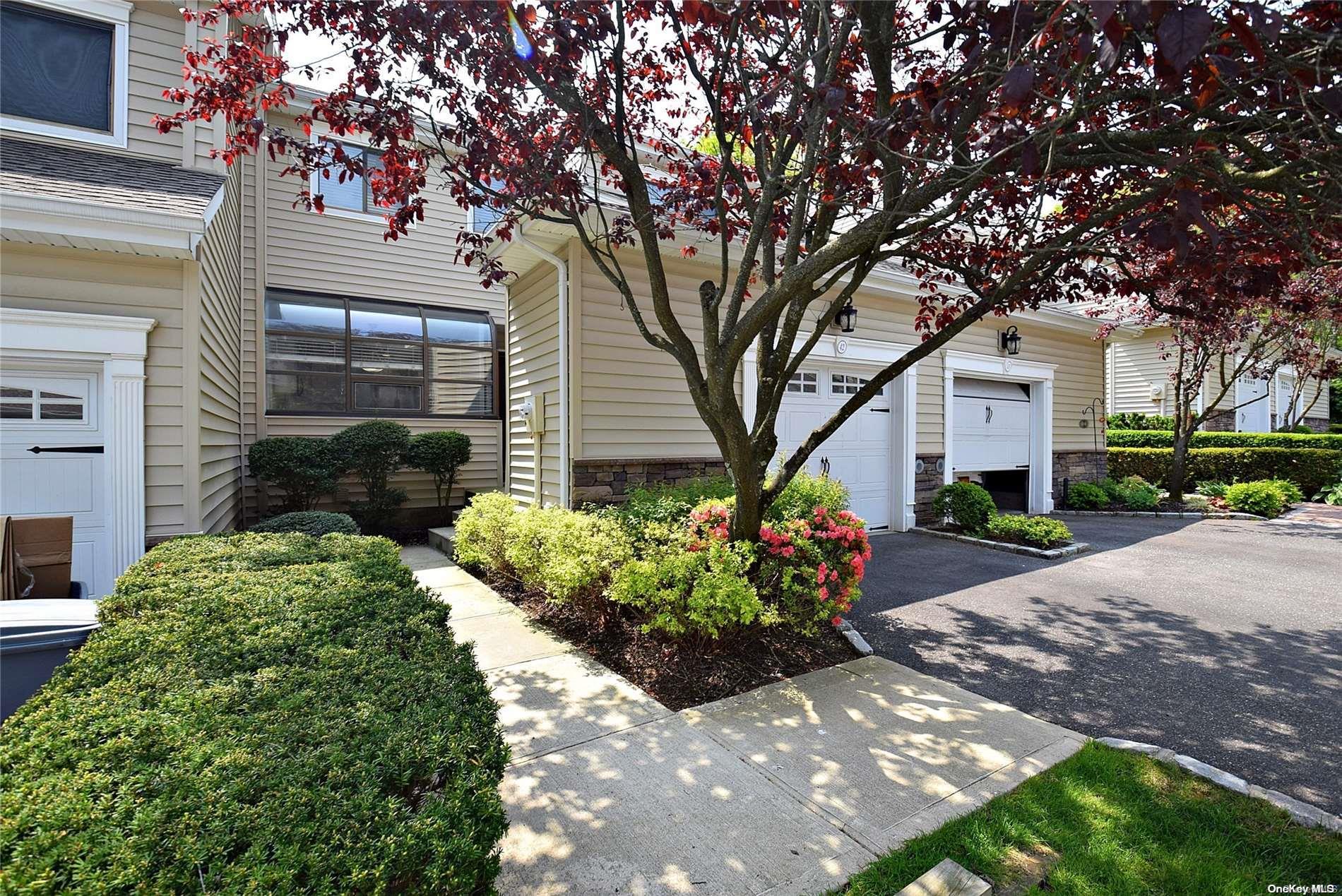 42 Villas Cir # 42, Melville, NY 11747