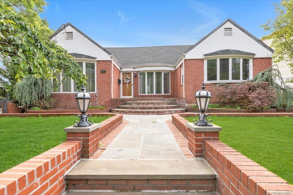 567 N Corona Avenue, Valley Stream, NY 11580