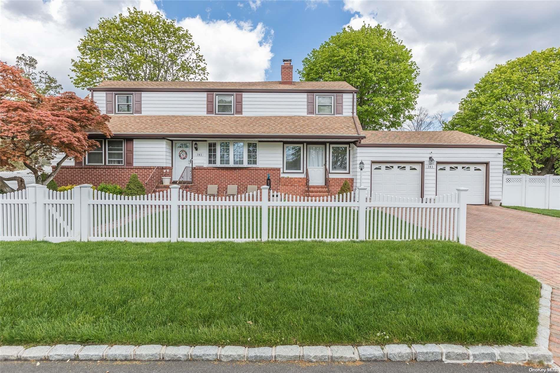 141 W 2nd Street, West Islip, NY 11795