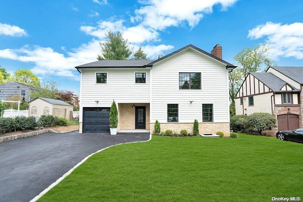 11 Andrew Road, Manhasset, NY 11030