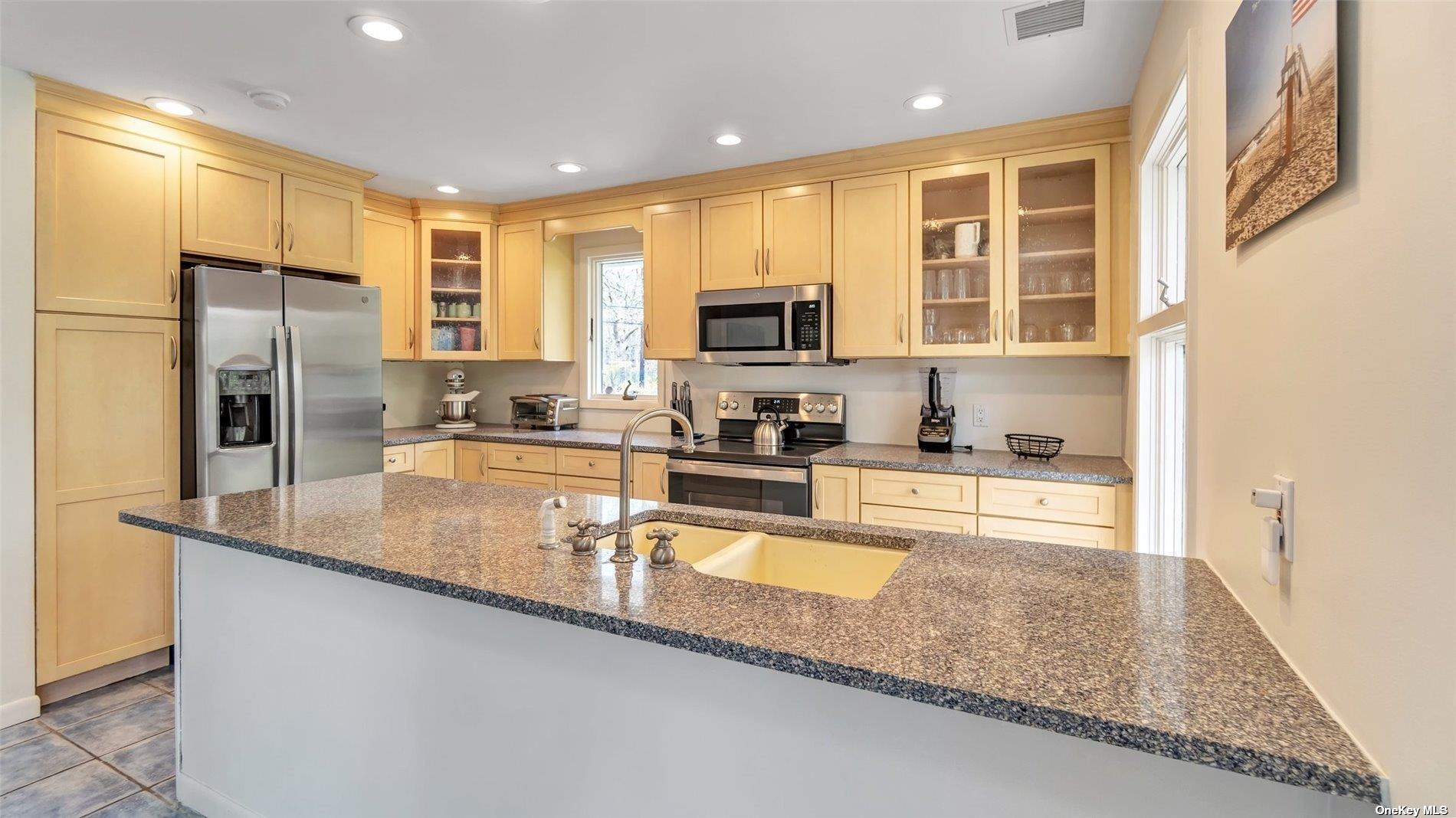 8 Coolidge Lane, East Quogue, NY 11942