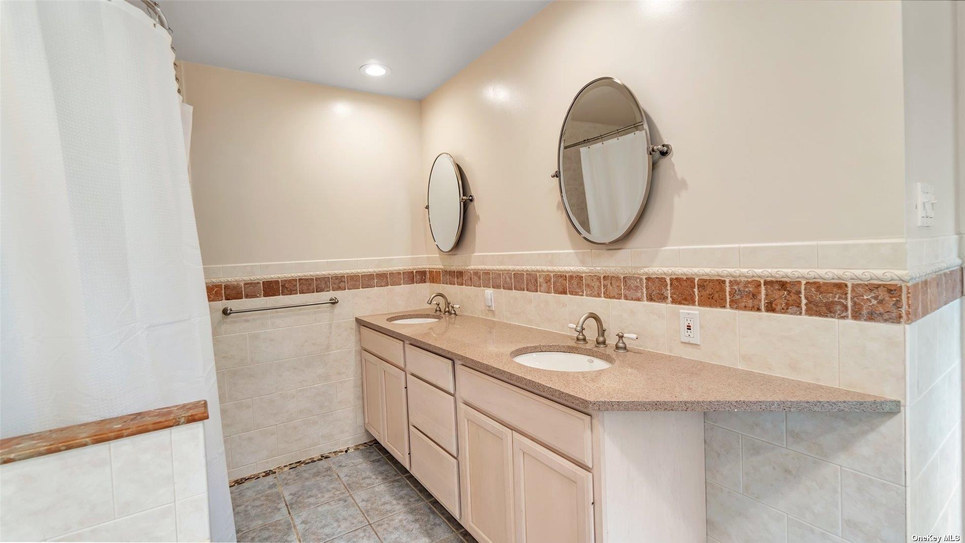 8 Coolidge Lane, East Quogue, NY 11942