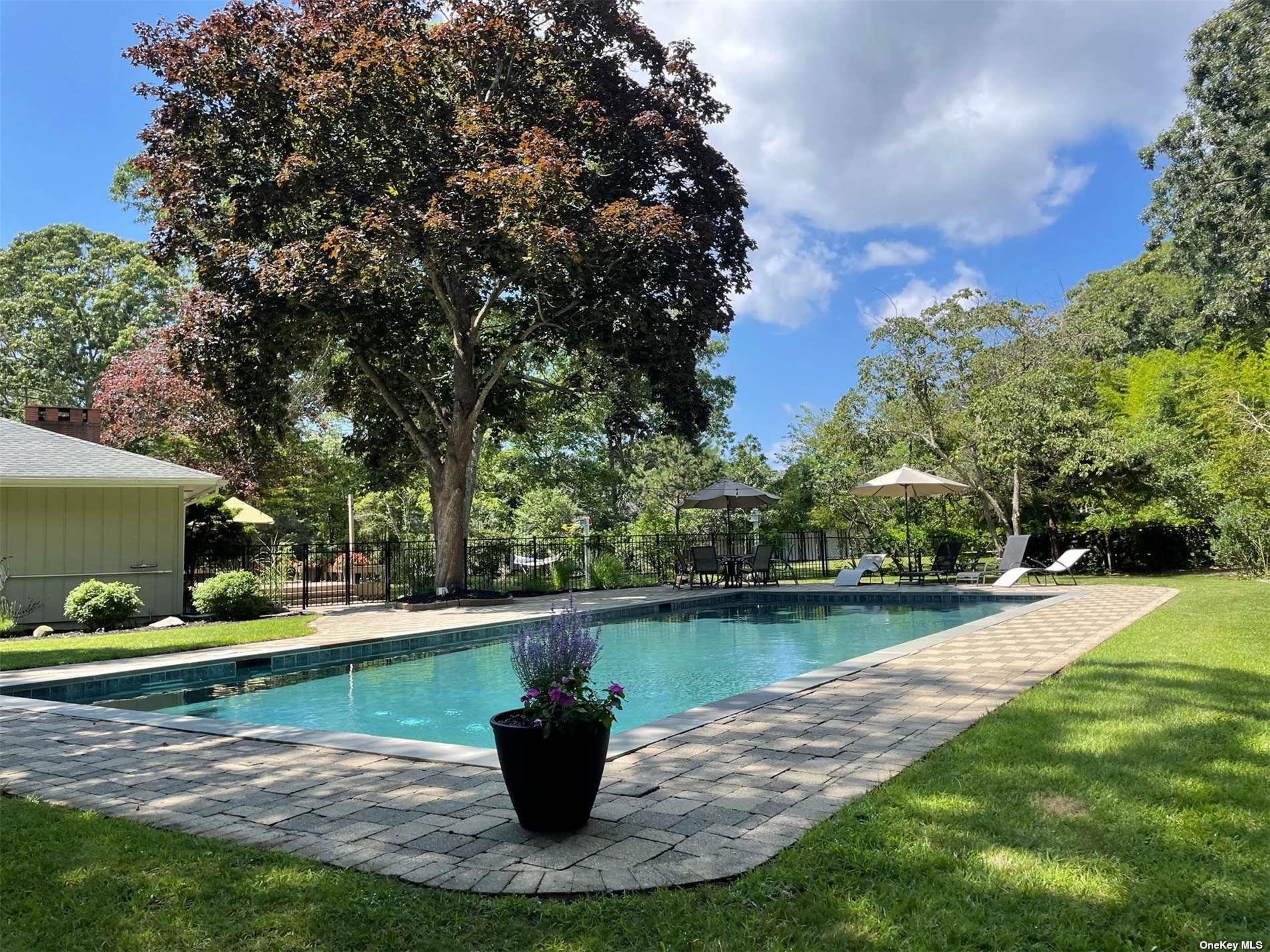 8 Coolidge Lane, East Quogue, NY 11942