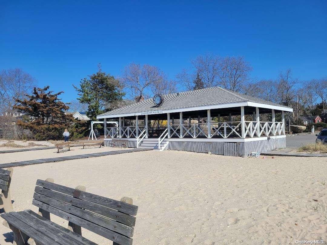 823 Noyack Road, Southampton, NY 11968