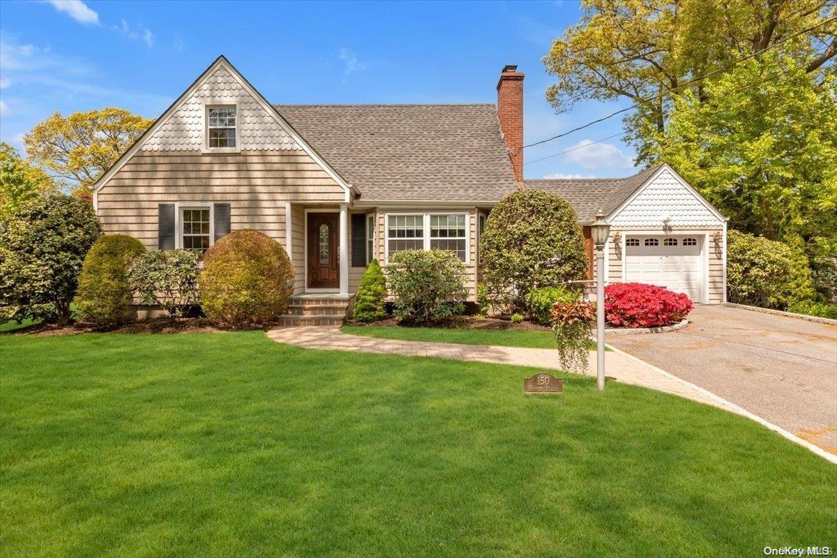 150 Hoover Place, Centerport, NY 11721