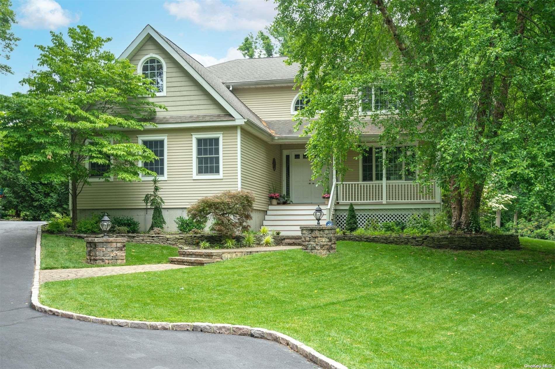 79 Mud Road, Setauket, NY 11733