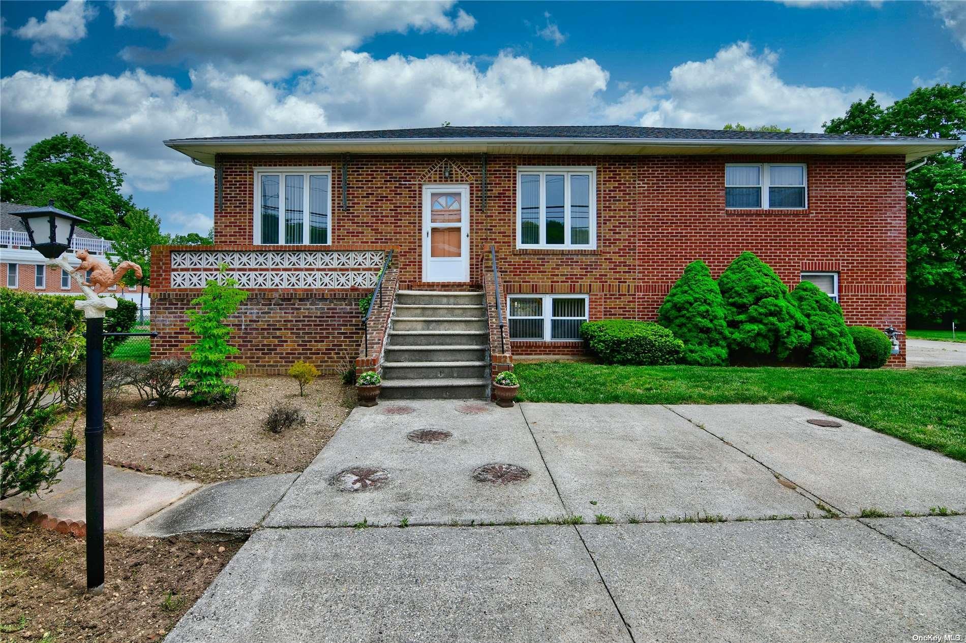 514 Sweet Hollow Road, Melville, NY 11747