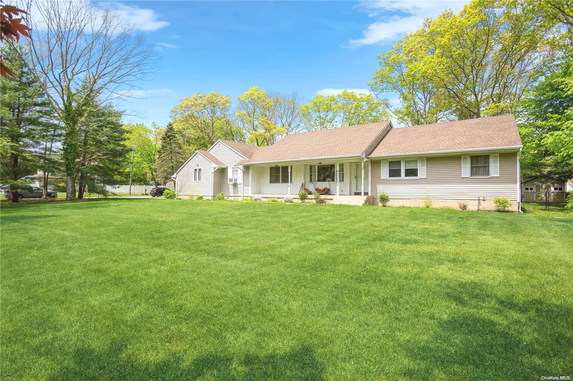 5 Lincoln Road, Medford, NY 11763