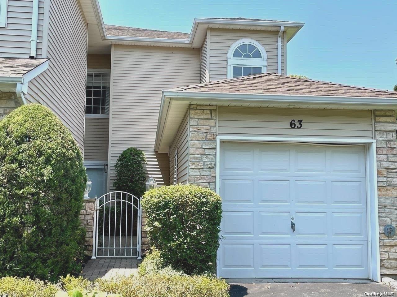 63 Windwatch Drive # 50B, Hauppauge, NY 11788