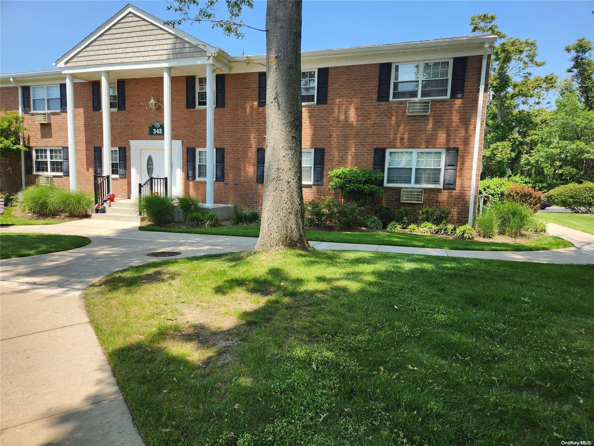 342 Lakeland Avenue # 9H, Sayville, NY 11782