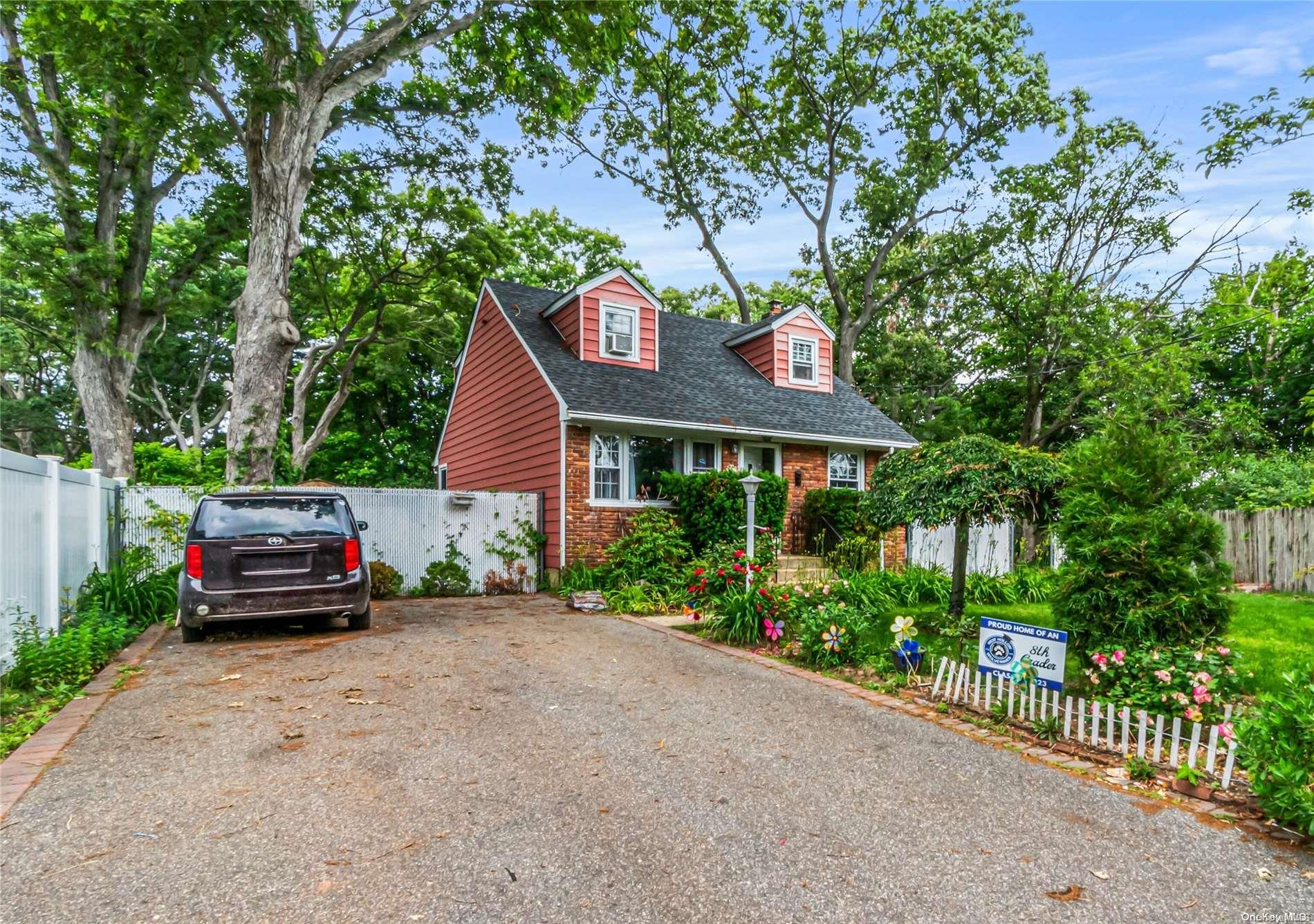 75 Jervis Avenue, East Farmingdale, NY 11735