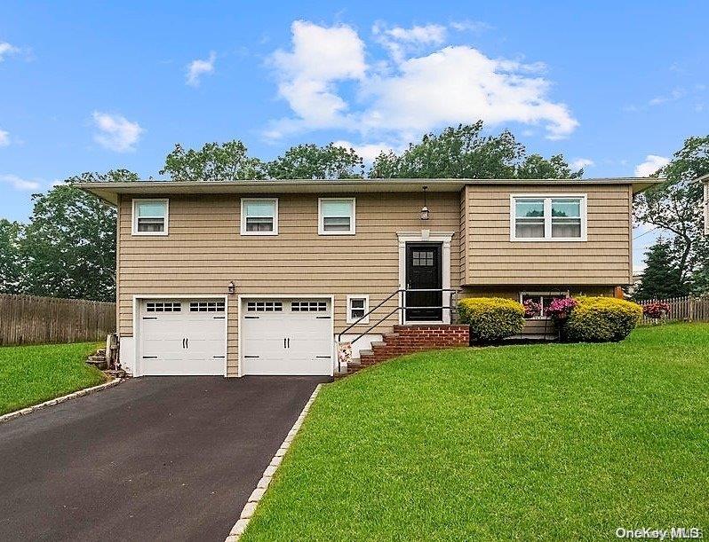 10 Belford Lane, Smithtown, NY 11787