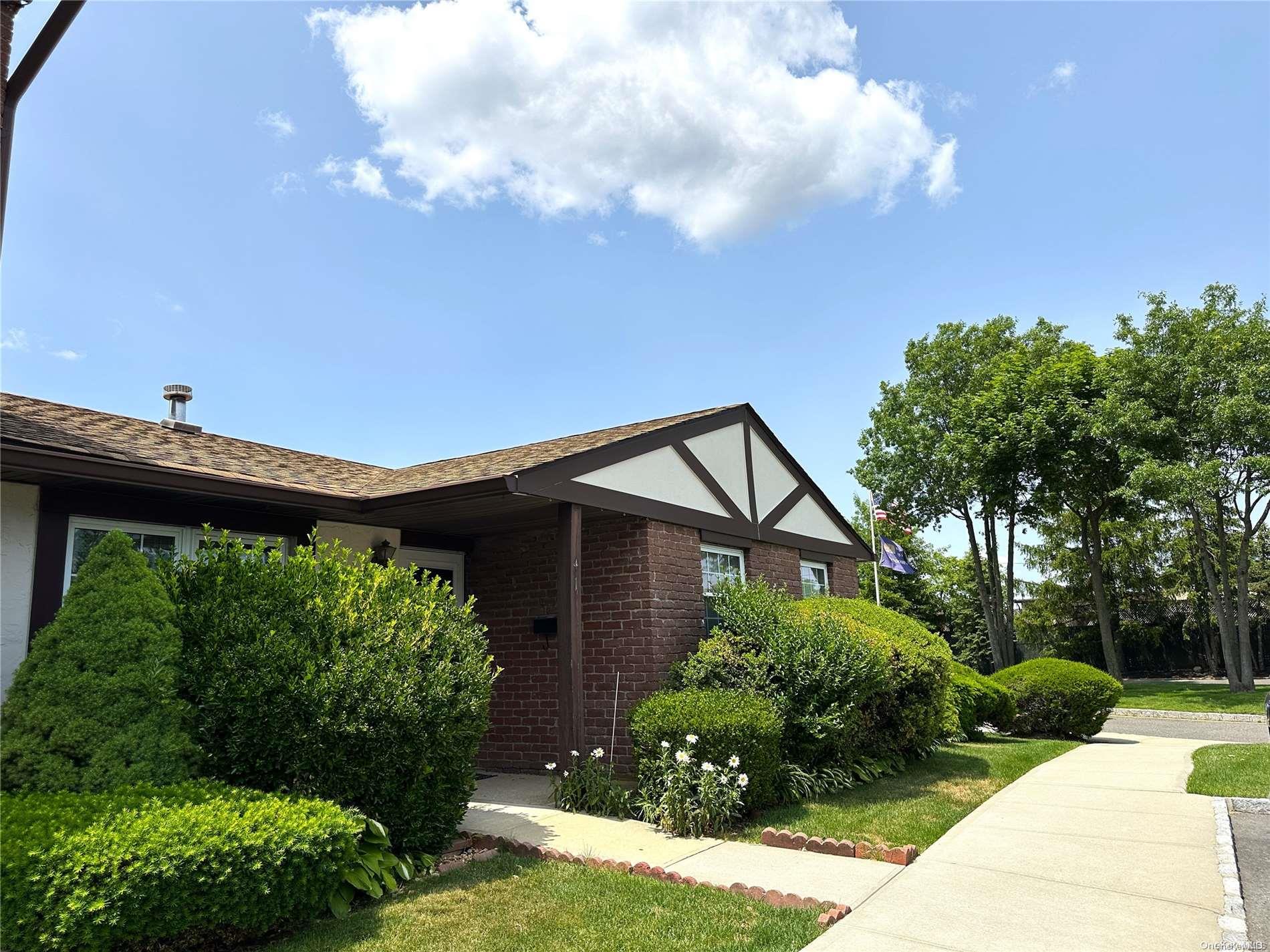 1 Sunhollow Court # 1, Deer Park, NY 11729