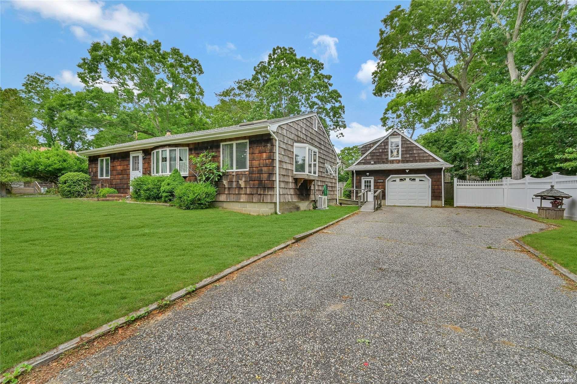 201 Gardiner Avenue, East Hampton, NY 11937