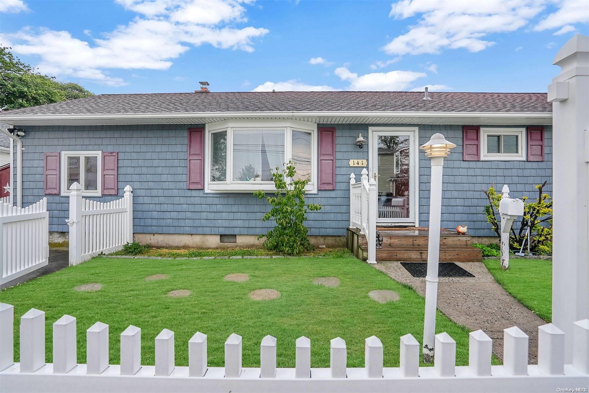 141 E Clearwater Road, Lindenhurst, NY 11757