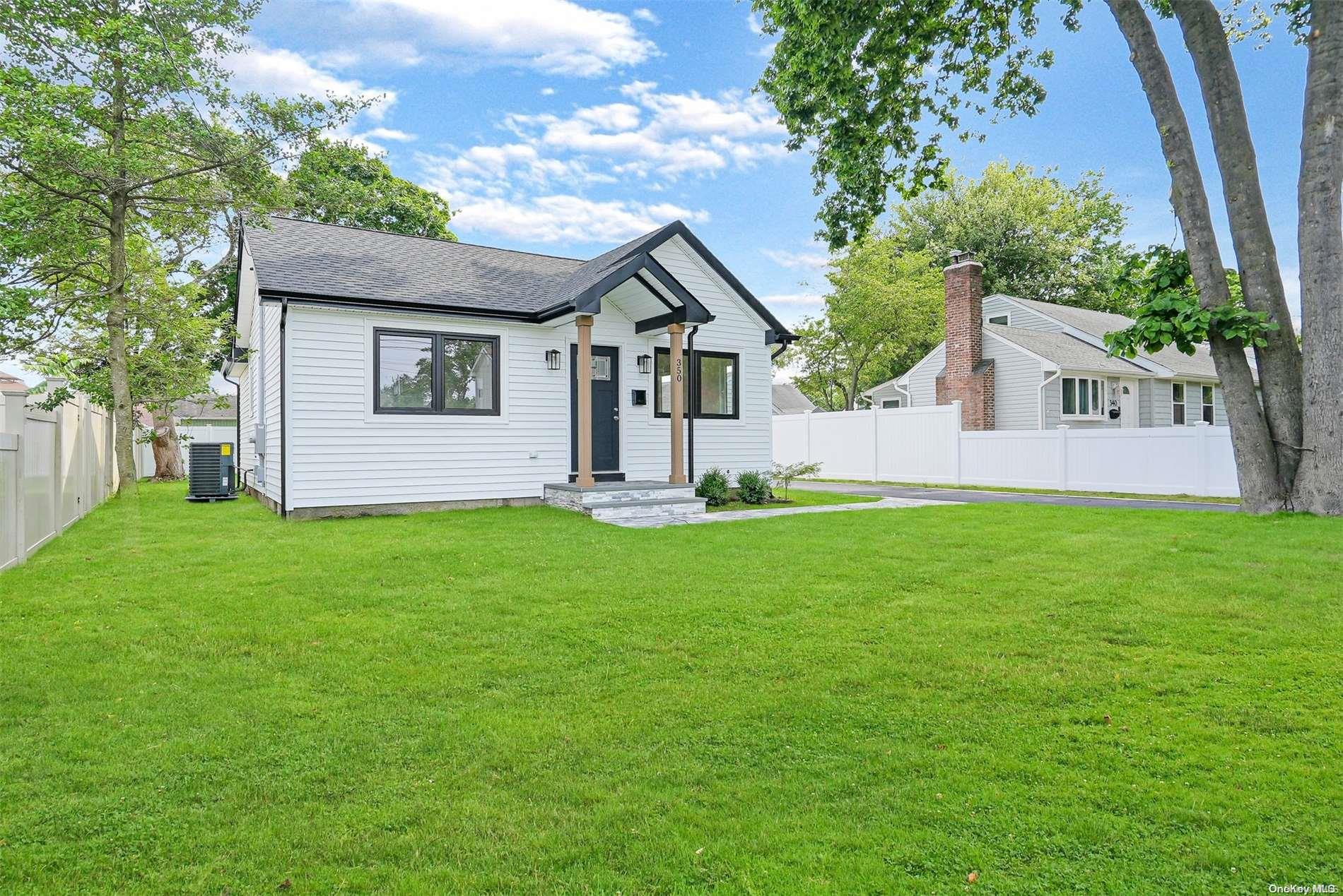 350 Florida Avenue, Copiague, NY 11726