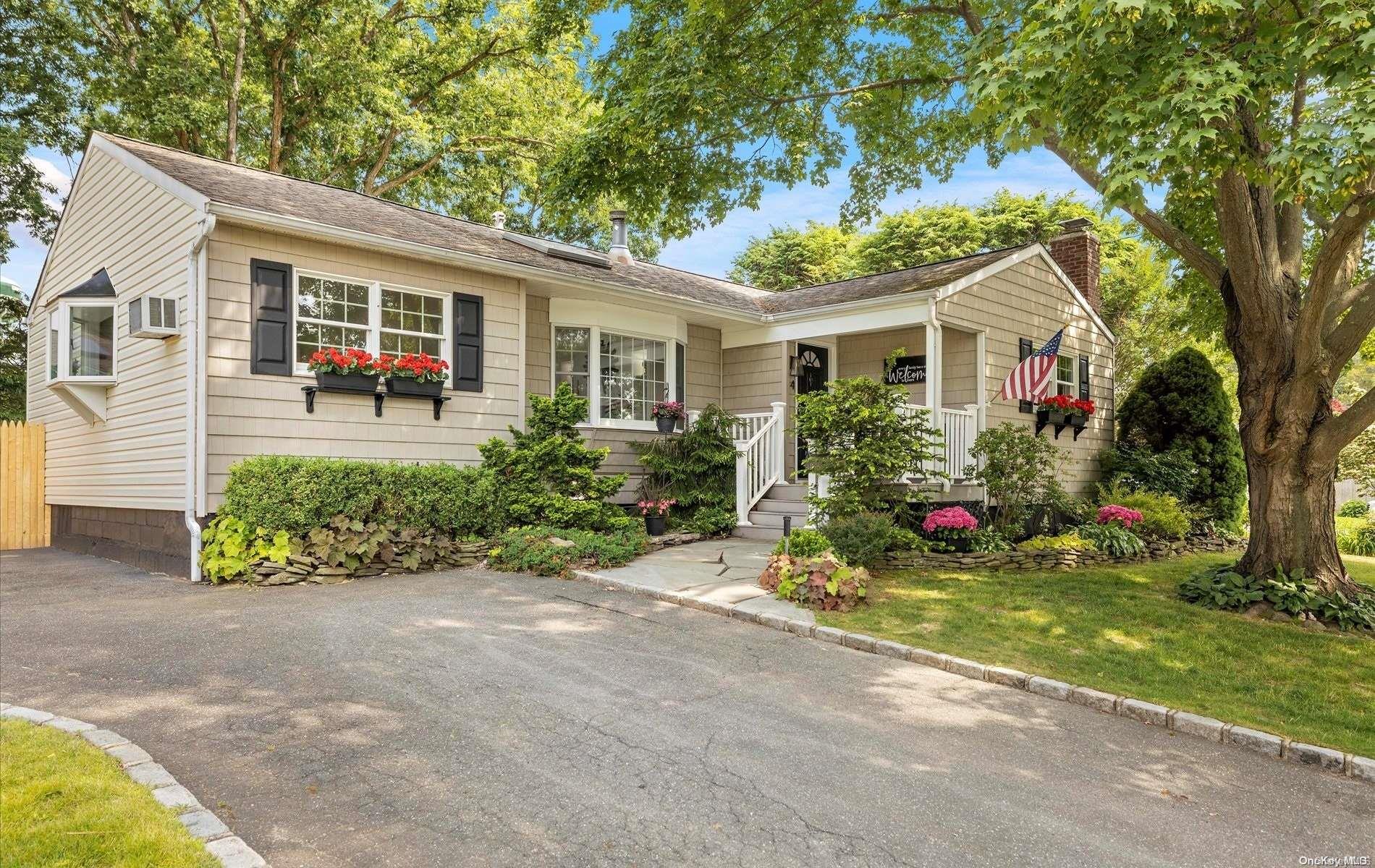 4 Meadow Haven Lane, East Northport, NY 11731