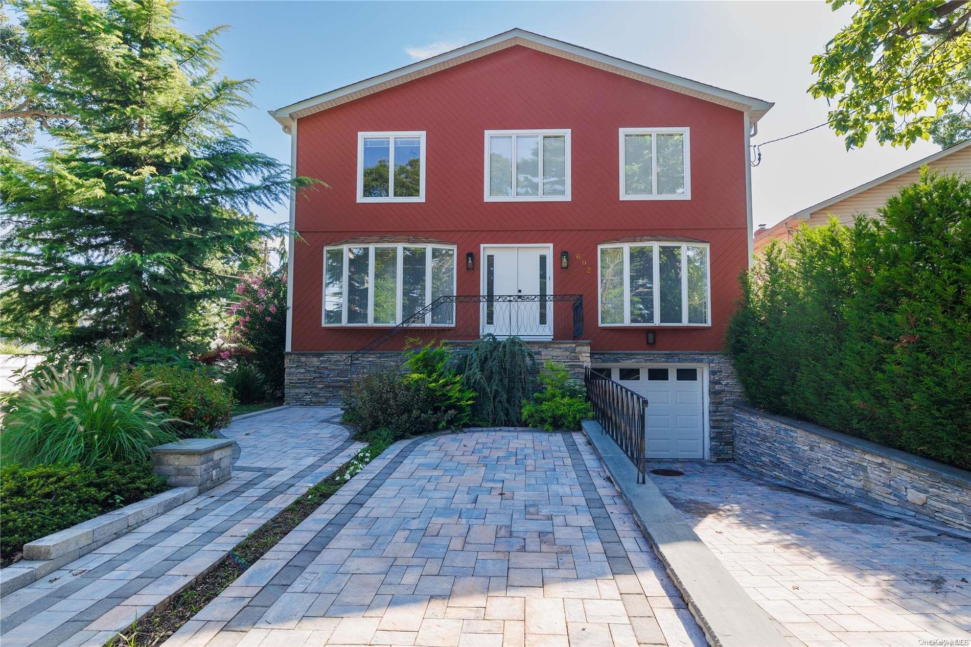 692 Scranton Avenue, East Rockaway, NY 11518