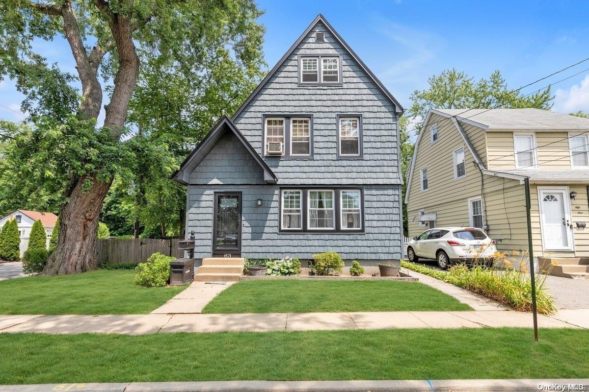 63 Stratford Avenue, Williston Park, NY 11596