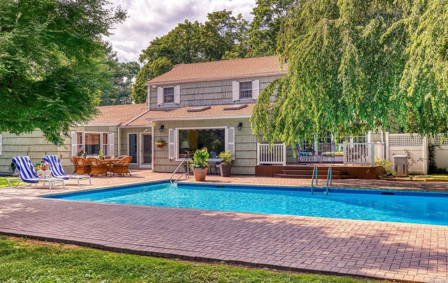 590 Bryant Avenue, Roslyn Harbor, NY 11576