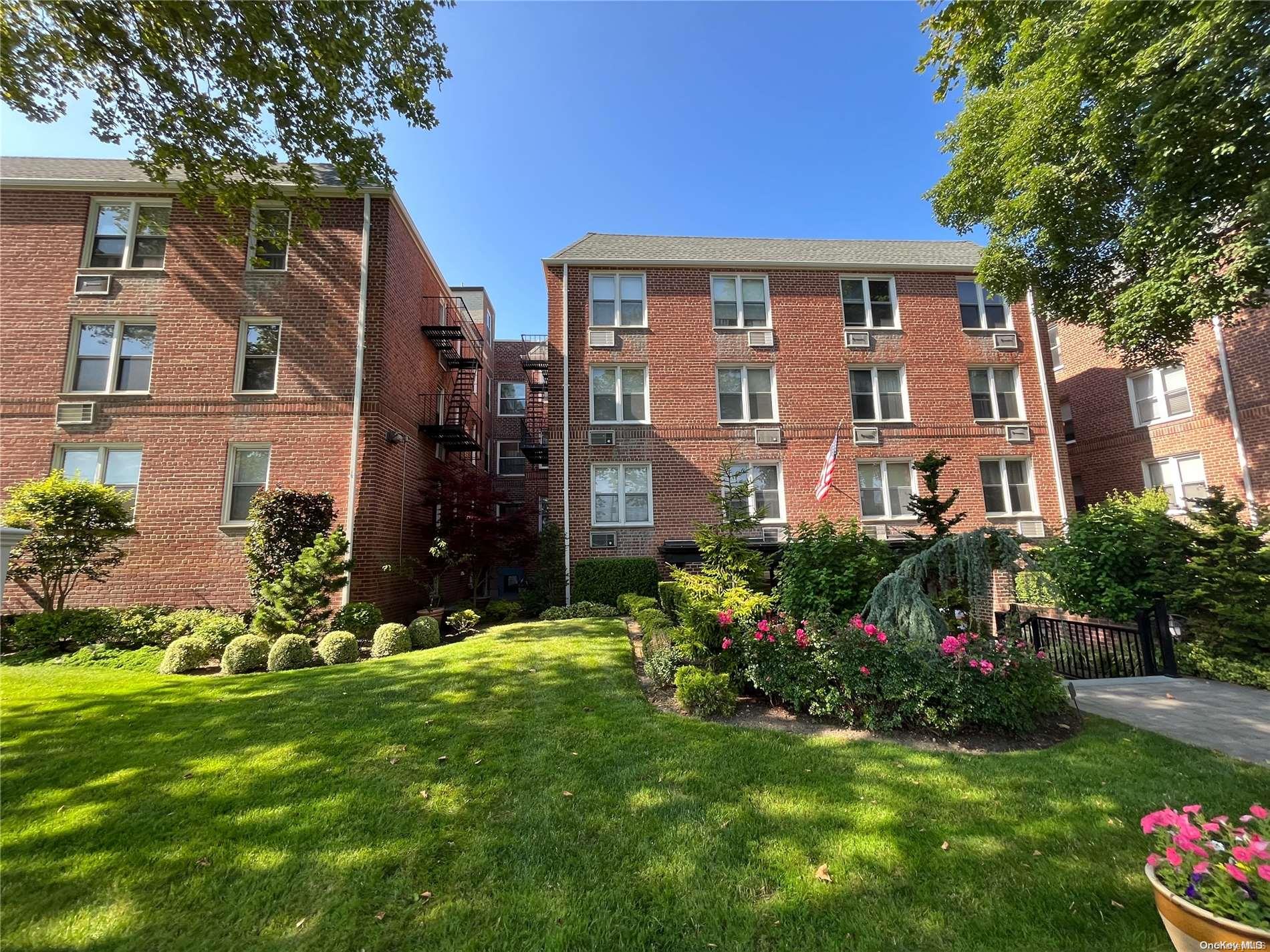 16 Main Street # 3K, East Rockaway, NY 11518