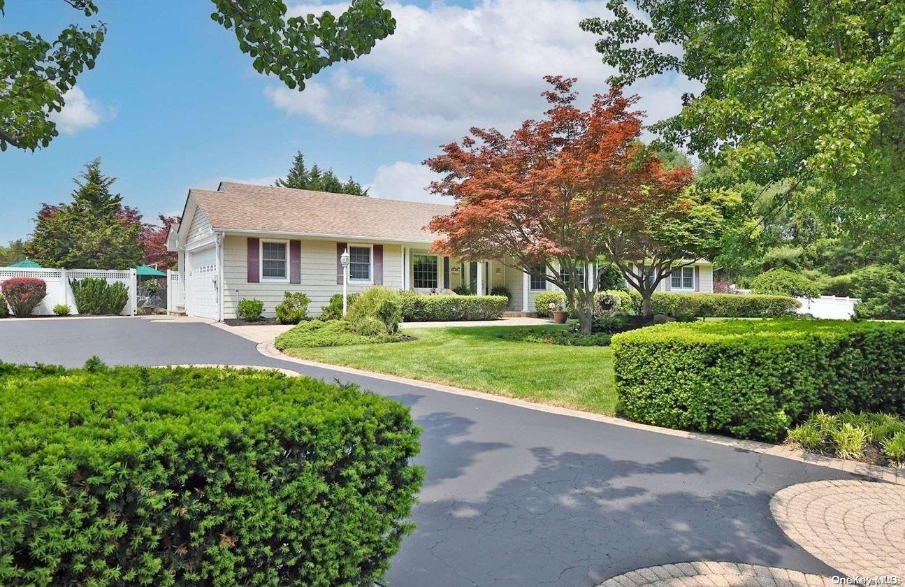 1 Wintergreen Drive W, Melville, NY 11747