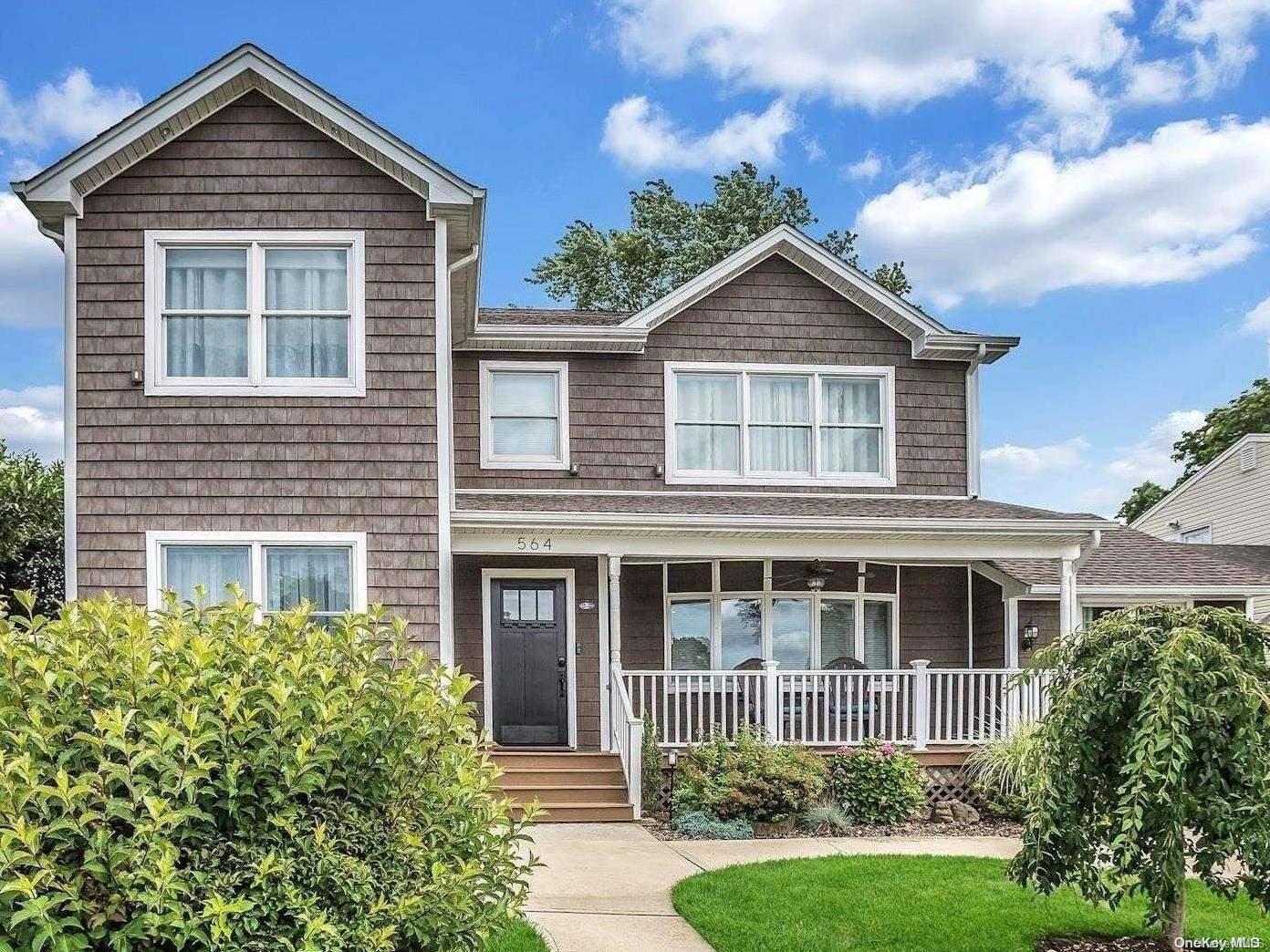 564 N Hawthorne Street, North Massapequa, NY 11758