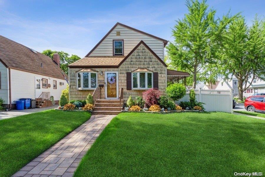 265-19 83rd Avenue, Floral Park, NY 11004