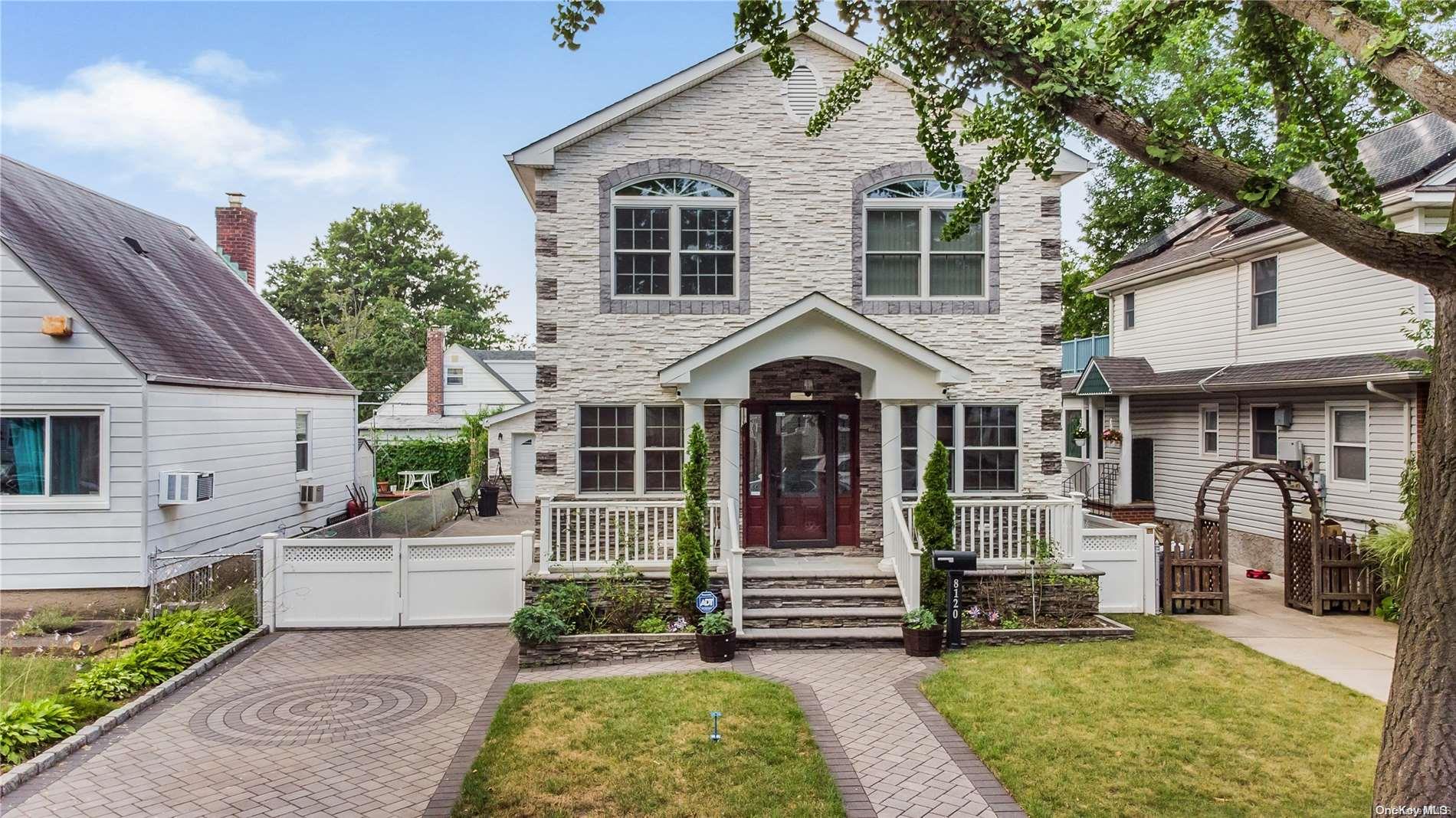 81-20 265th Street, Floral Park, NY 11004