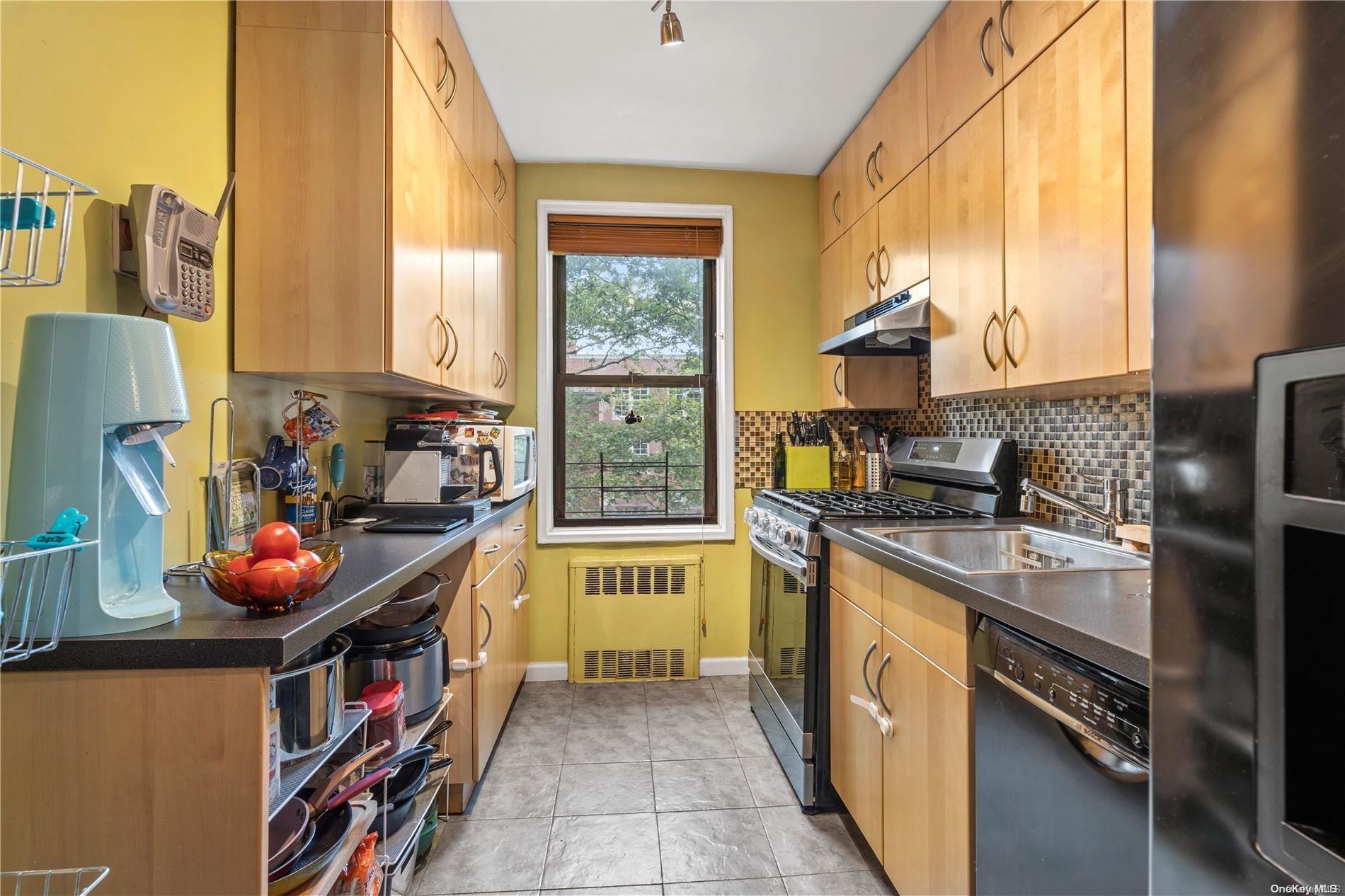 102-12 65th Avenue # D36, Forest Hills, NY 11375