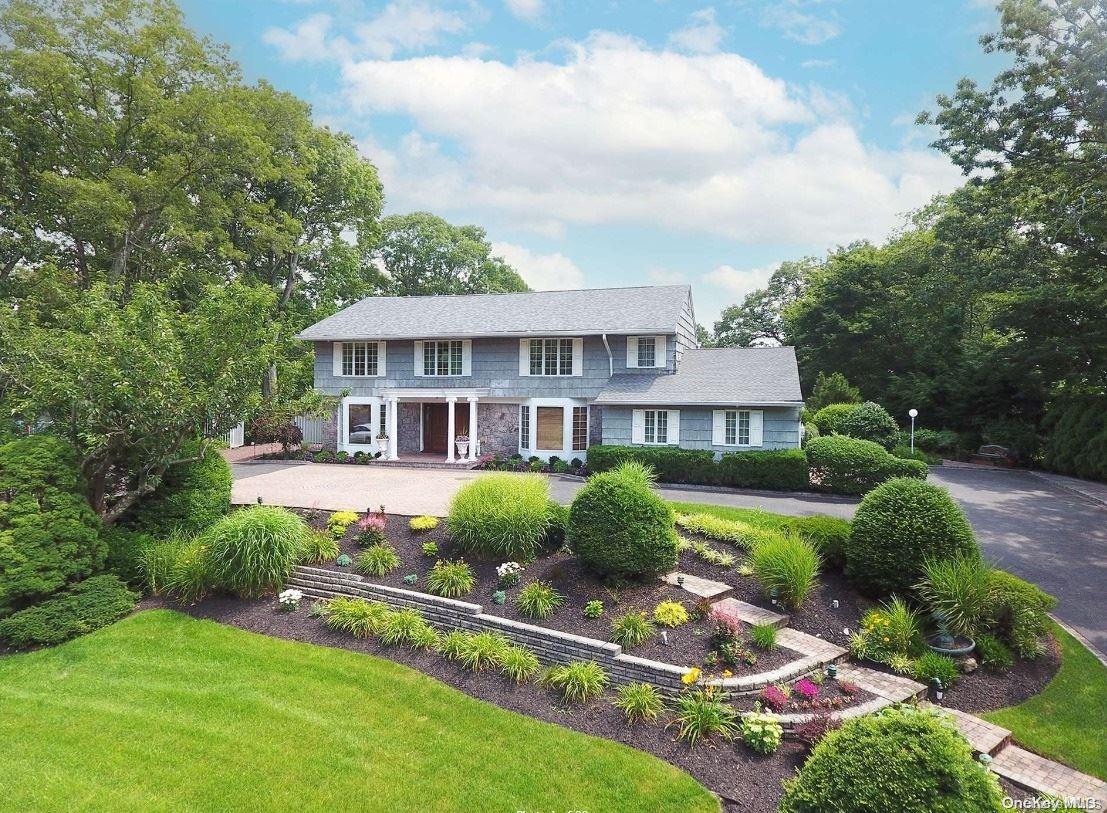 4 Winston Court, Dix Hills, NY 11746