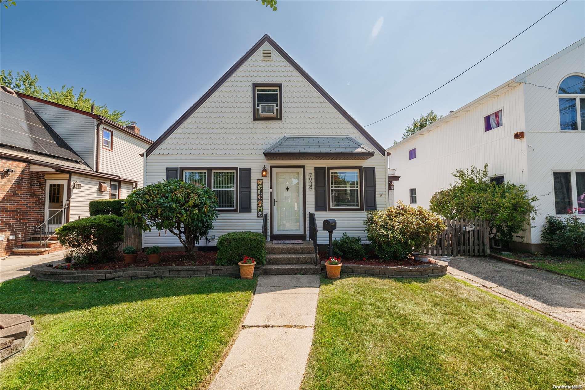 79-39 263rd Street, Floral Park, NY 11004