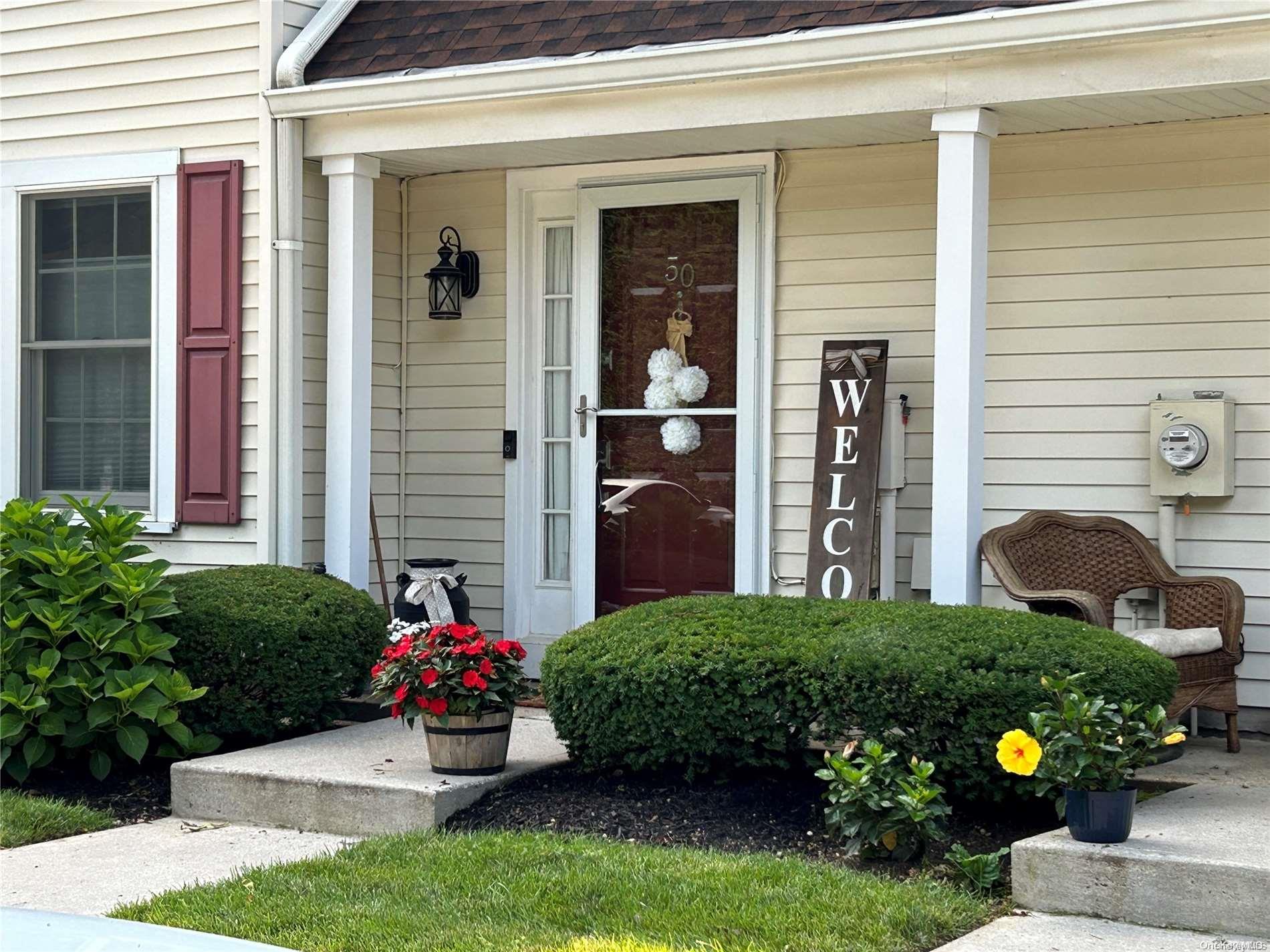 50 Stratford Green # 50, Farmingdale, NY 11735