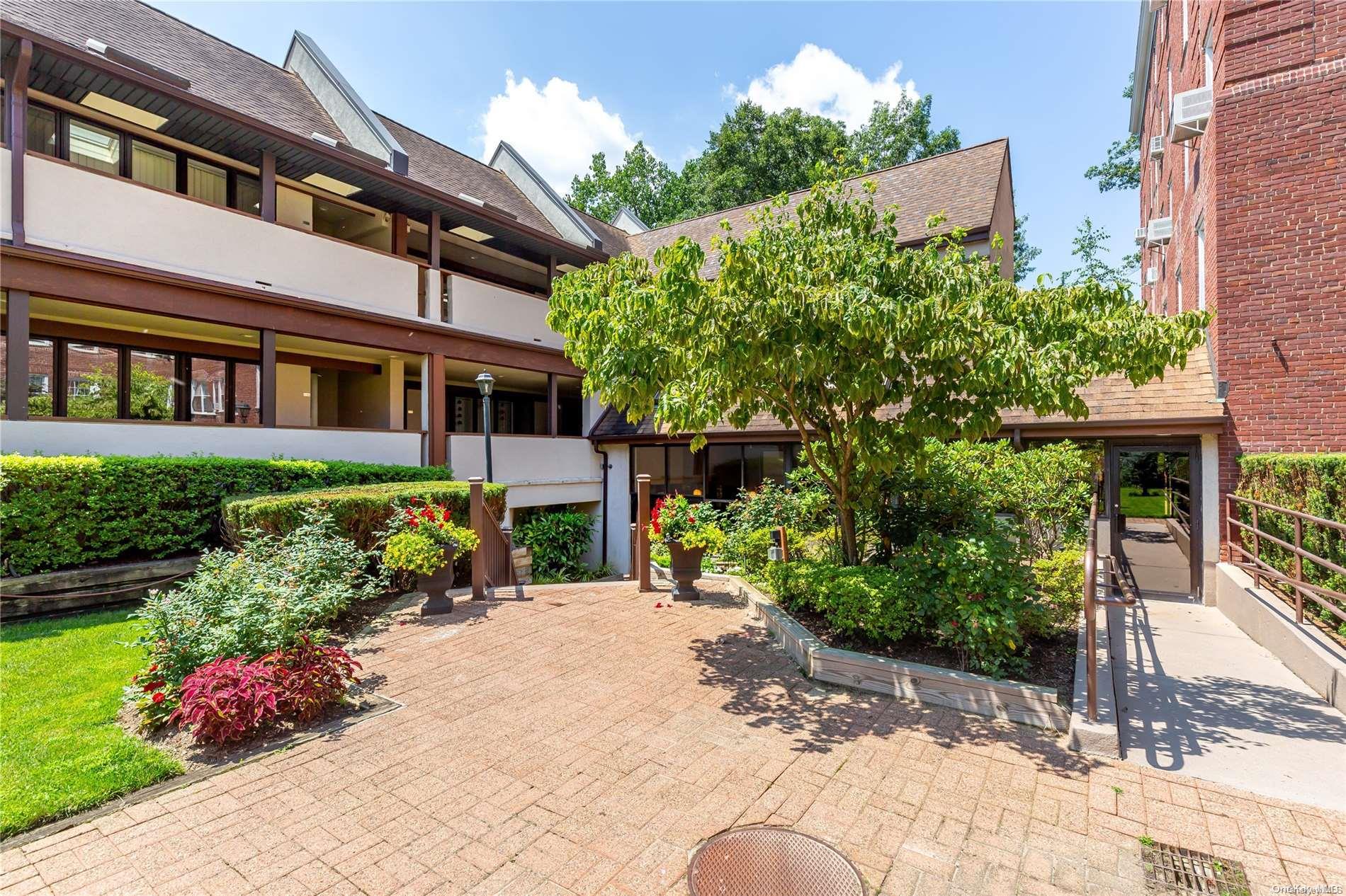 99 Clent Road # E204, Great Neck, NY 11021