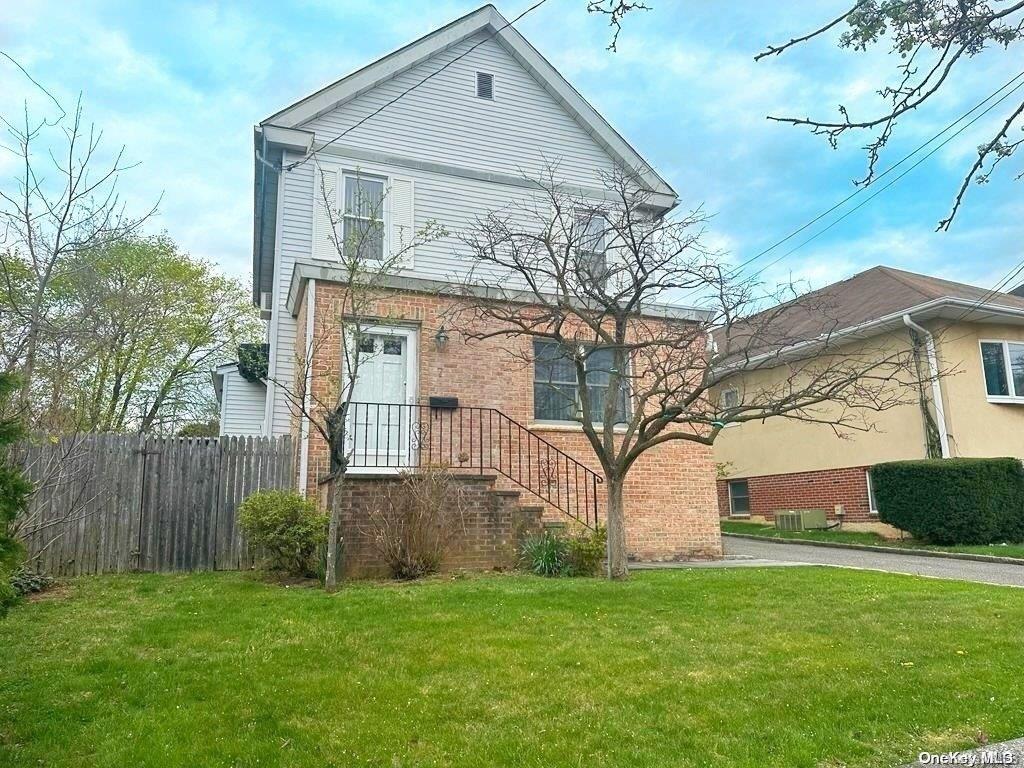 7 Wolfle Street, Glen Cove, NY 11542