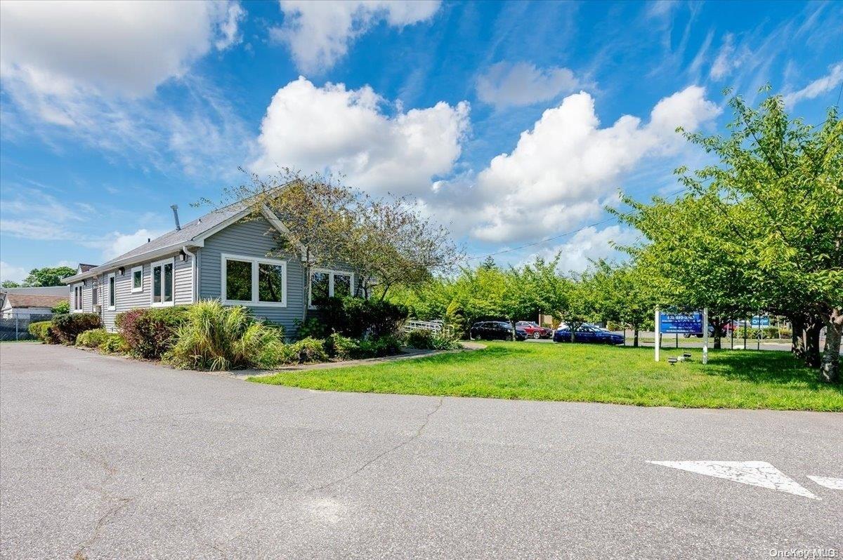 800 Montauk Highway, West Islip, NY 11795
