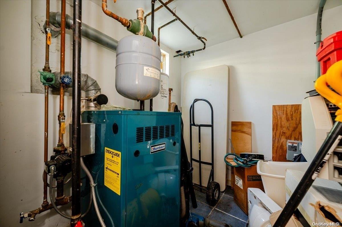 800 Montauk Highway, West Islip, NY 11795