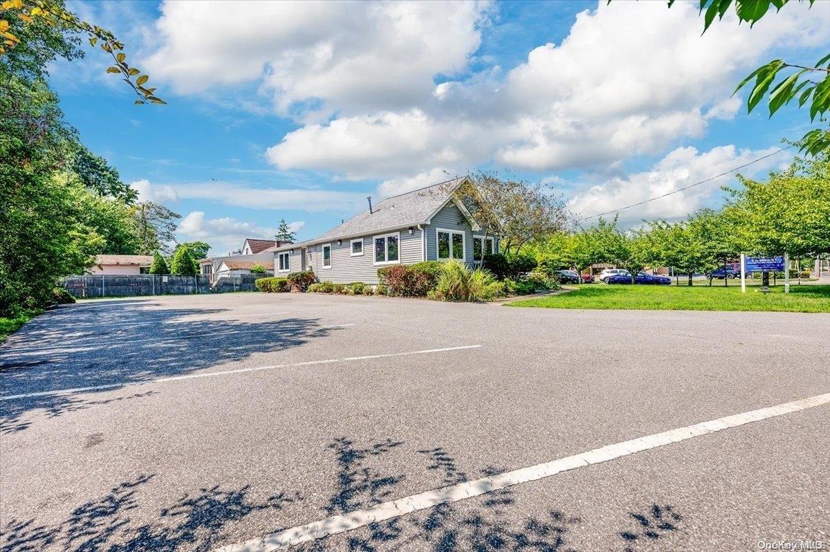 800 Montauk Highway, West Islip, NY 11795