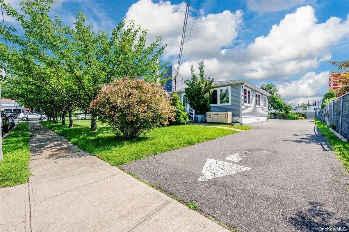 800 Montauk Highway, West Islip, NY 11795