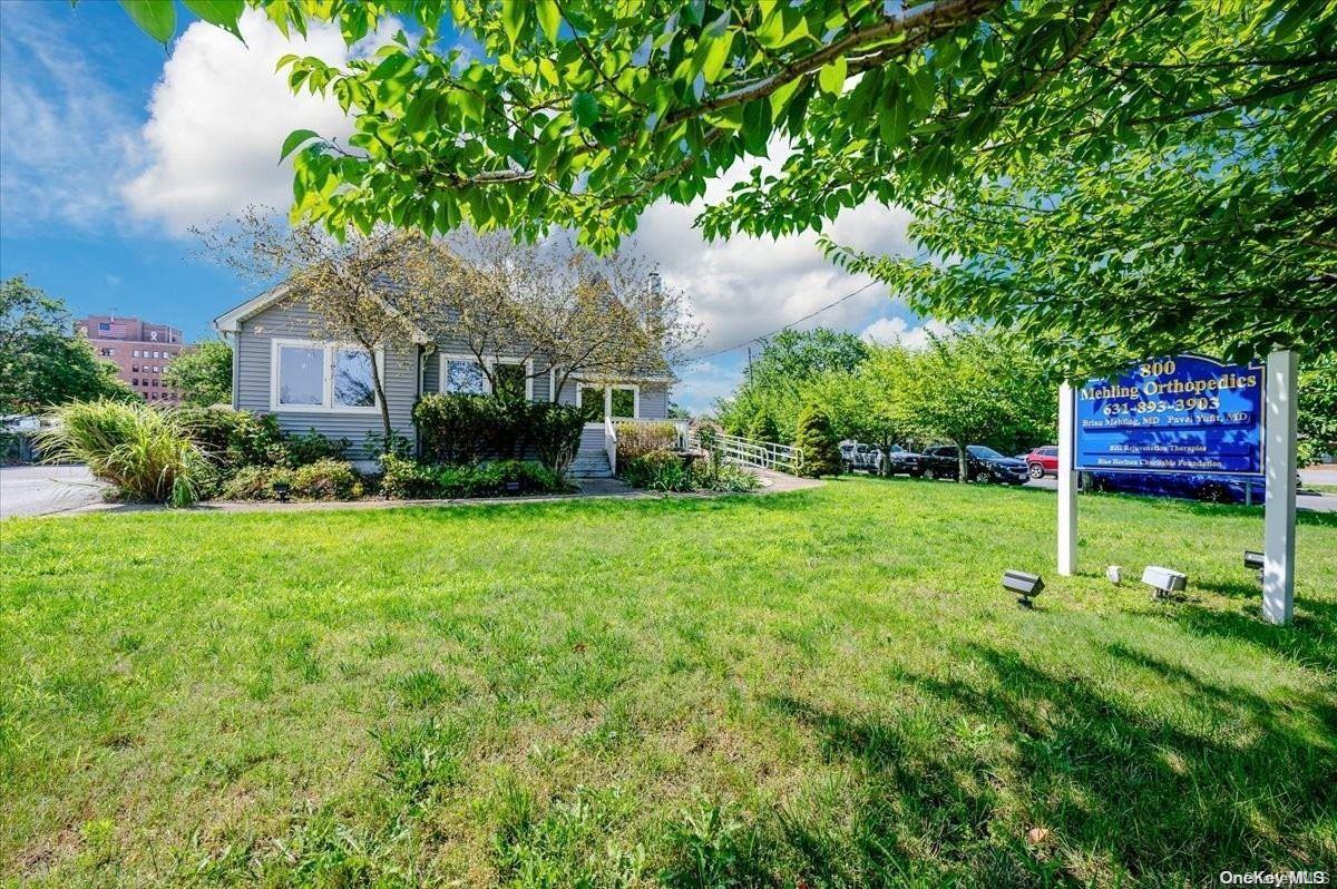 800 Montauk Highway, West Islip, NY 11795