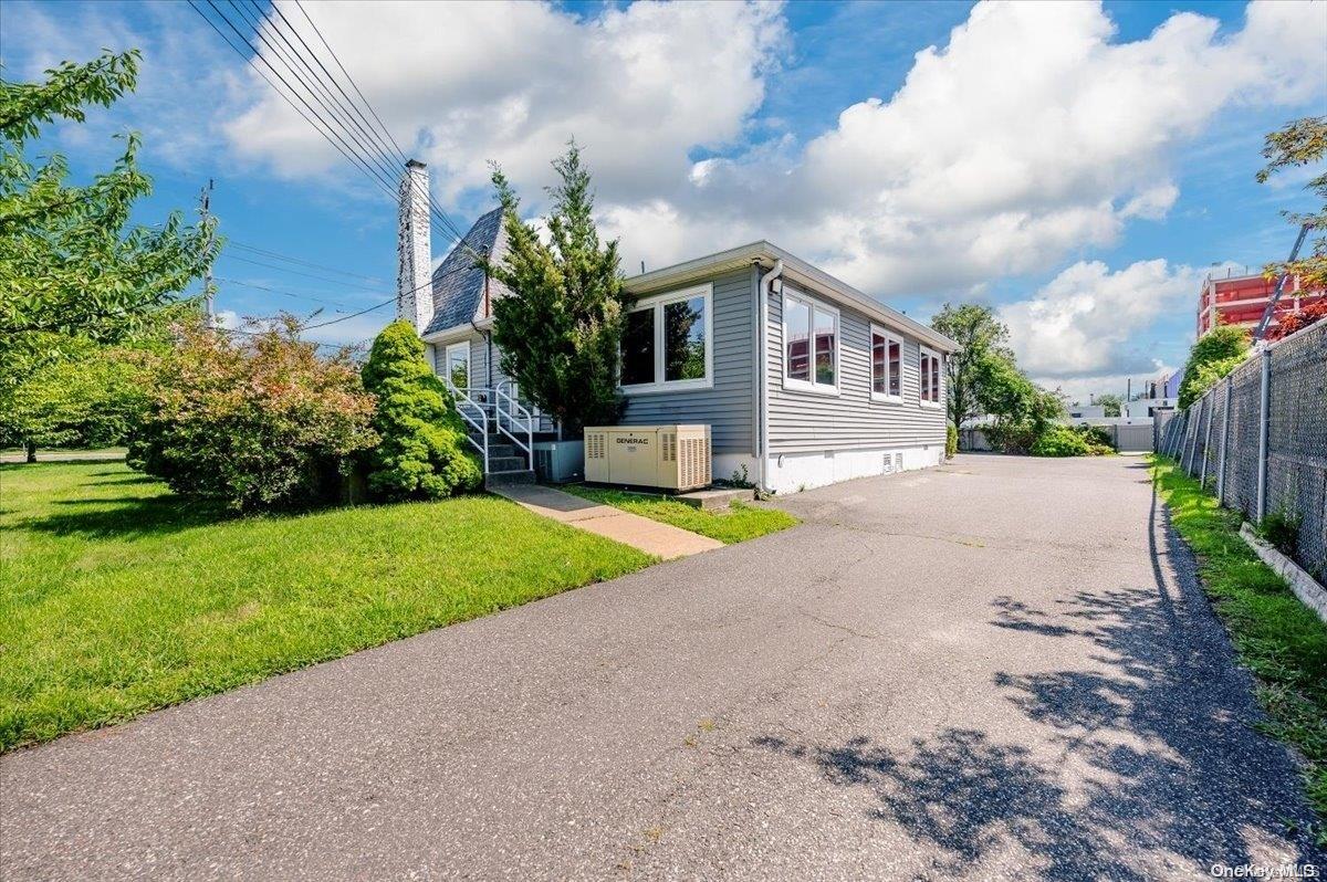 800 Montauk Highway, West Islip, NY 11795