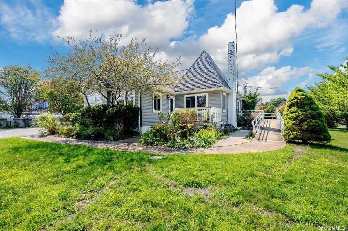 800 Montauk Highway, West Islip, NY 11795