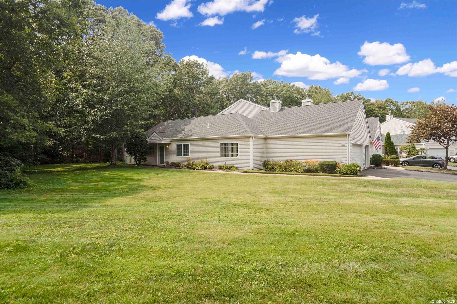 343 Colonial Circle # 343, Manorville, NY 11949