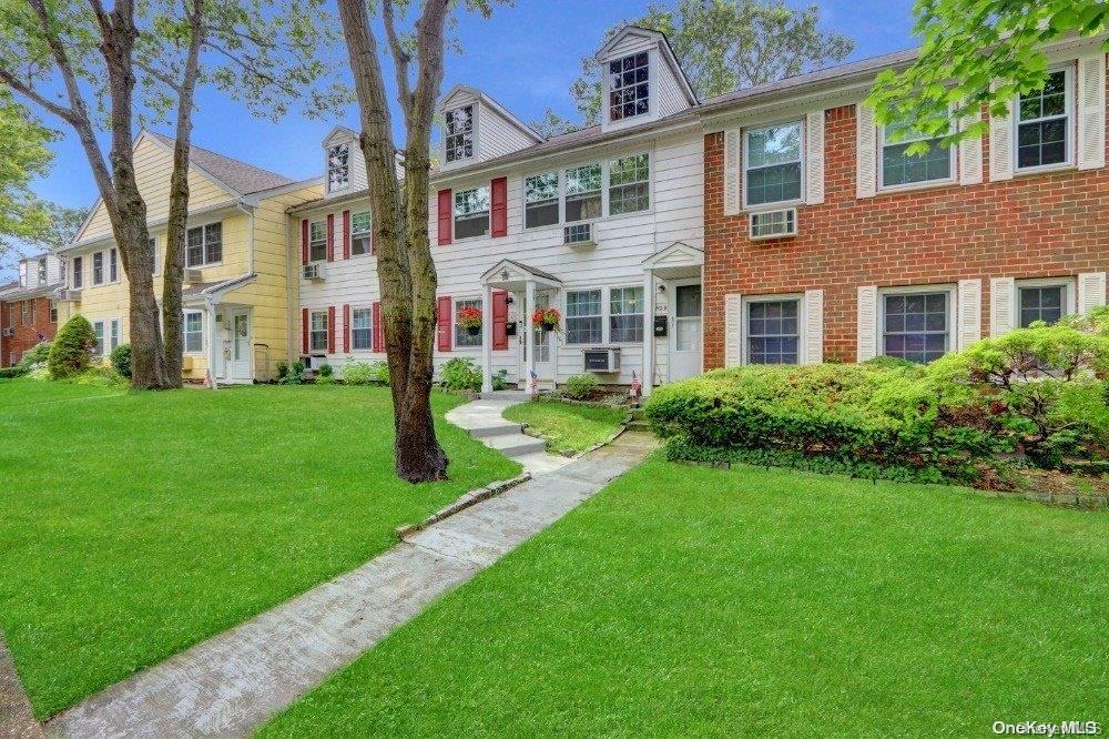 1108 Towne House # 1108, Hauppauge, NY 11749