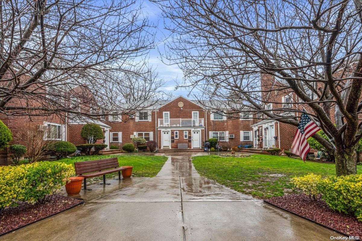 73-47 255 Street # 2B, Glen Oaks, NY 11004