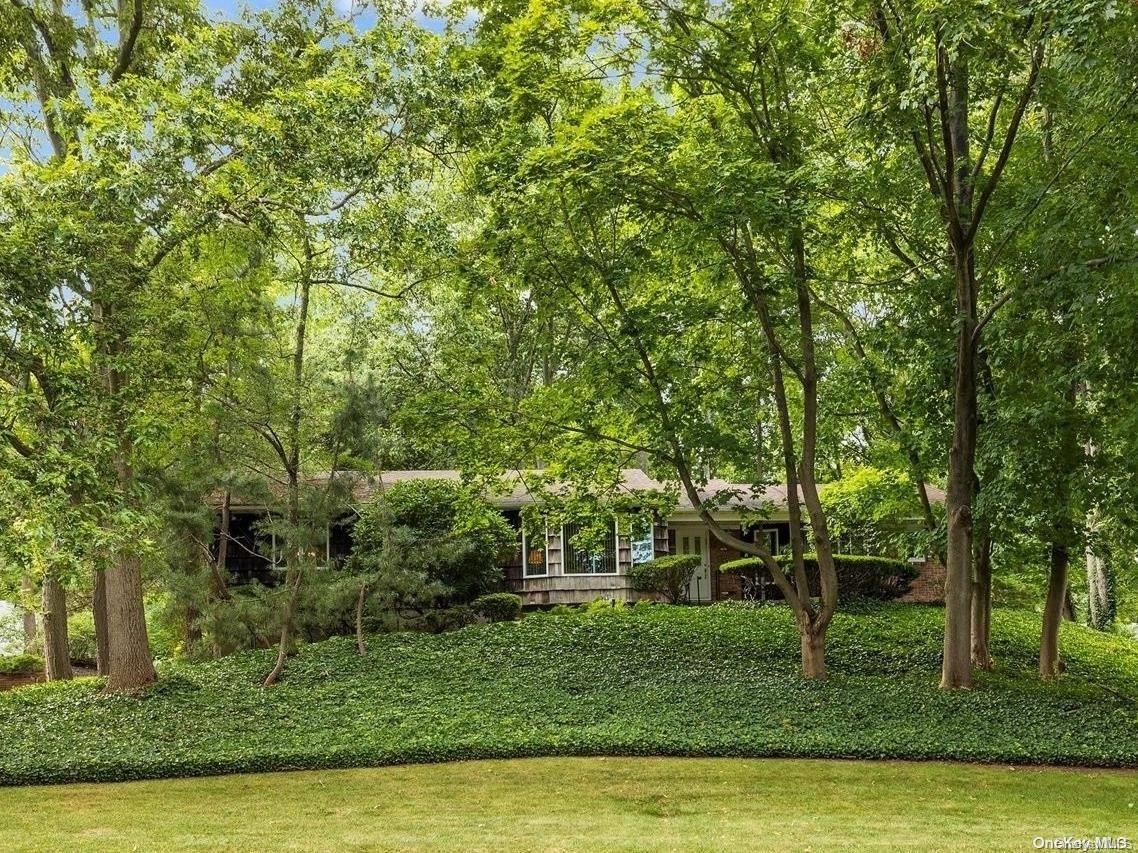 5 Vauxhall Court, Melville, NY 11747