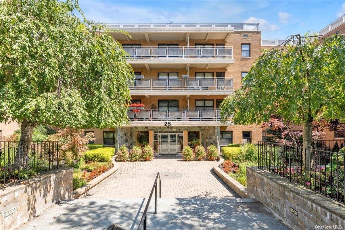 25 Park Place # 1E, Great Neck, NY 11021