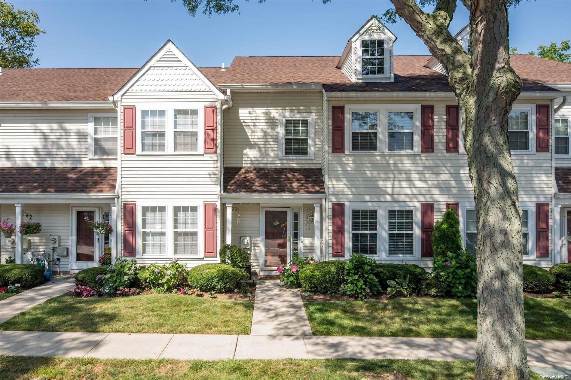 62 Stratford Green # 62, Farmingdale, NY 11735