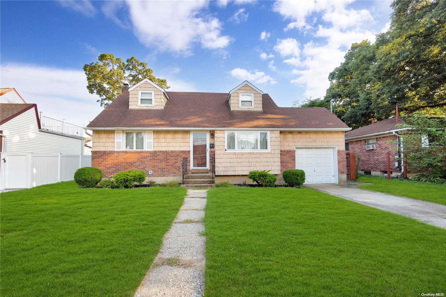 26 Mckinley Avenue, Farmingdale, NY 11735